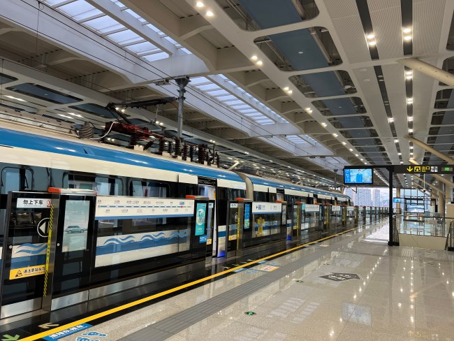 臺(tái)州輕軌車廂電視小屏站臺(tái)列車廣告，臺(tái)州地鐵視頻電子屏廣告價(jià)格