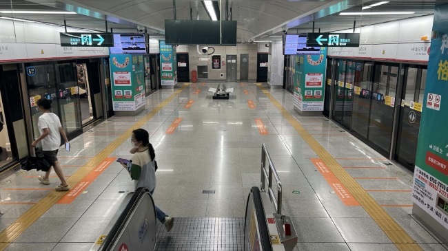 深圳地鐵4號(hào)線(xiàn)福田口岸站臺(tái)包柱廣告投放案例，深圳地鐵廣告價(jià)格