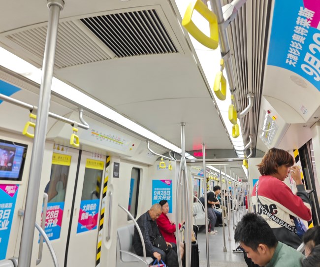 天津地鐵內(nèi)包車(chē)廣告車(chē)廂內(nèi)貼紙投放案例圖，天津地鐵列車(chē)廣告價(jià)格