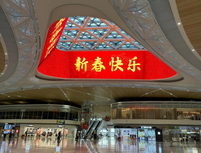 深圳衛(wèi)星廳國內(nèi)出發(fā)高空三面LED廣告，深圳寶安機場LED大屏廣告價格
