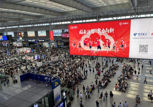 上海虹橋高鐵站進站候車吊旗燈箱廣告，上海虹橋火車站廣告價格