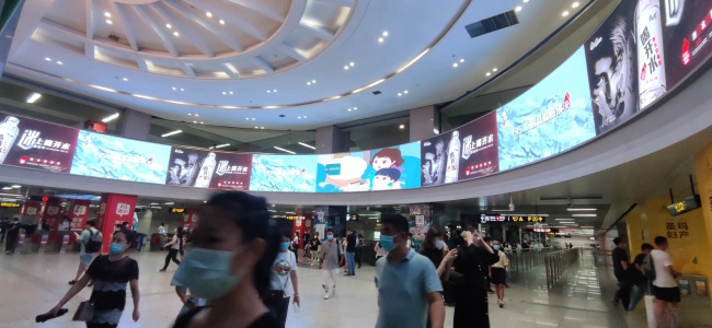 鄭州地鐵紫荊山站換乘大廳弧形LED大屏廣告投放，鄭州地鐵廣告價(jià)格