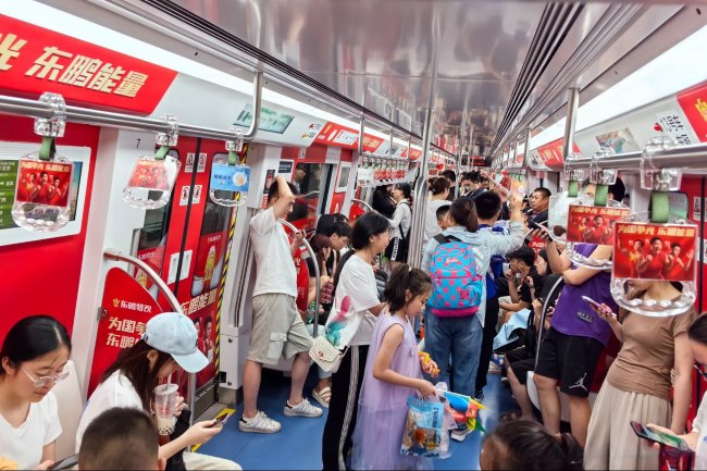 福州地鐵車(chē)內(nèi)貼紙內(nèi)包車(chē)廣告品牌列車(chē)投放，福州地鐵列車(chē)廣告價(jià)格