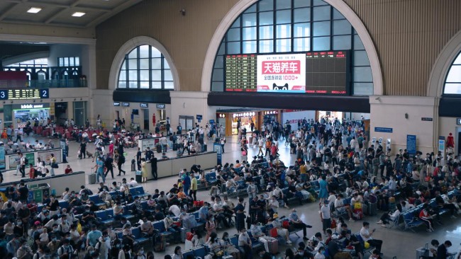 武漢漢口火車站進(jìn)站候車LED大屏廣告投放，武漢漢口站高鐵廣告價格