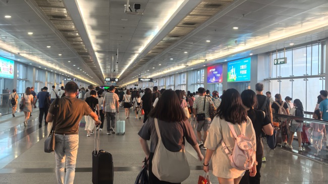 深圳福田口岸往返香港通道橋燈箱廣告，深圳福田口岸廣告價格