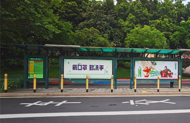 佛山順德公交候車(chē)亭站臺(tái)燈箱廣告，佛山公交車(chē)站牌廣告價(jià)格