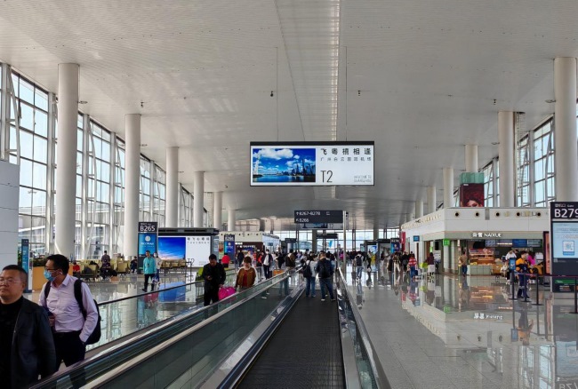 廣州白云機(jī)場(chǎng)T2國(guó)內(nèi)出發(fā)到達(dá)吊旗廣告，廣州機(jī)場(chǎng)廣告價(jià)格