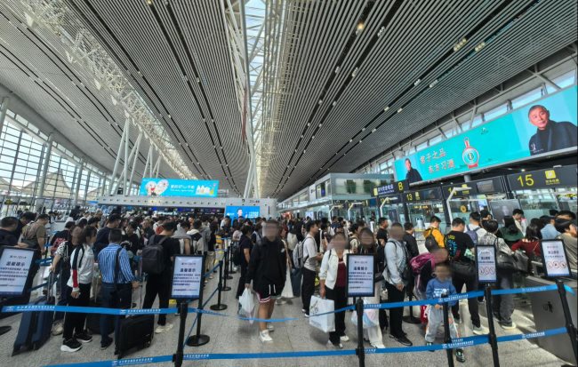長沙機(jī)場T2出發(fā)大廳大屏廣告牌投放，長沙黃花機(jī)場廣告價格