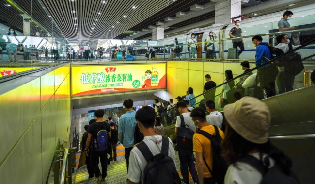 廣州南高鐵站站臺到達(dá)扶梯廣告投放，廣州南站燈箱廣告價格
