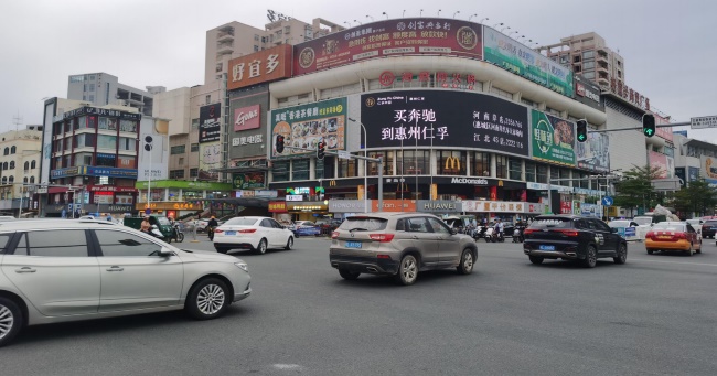 惠陽(yáng)白云路好宜多LED廣告投放，惠州壹中心大屏廣告價(jià)格