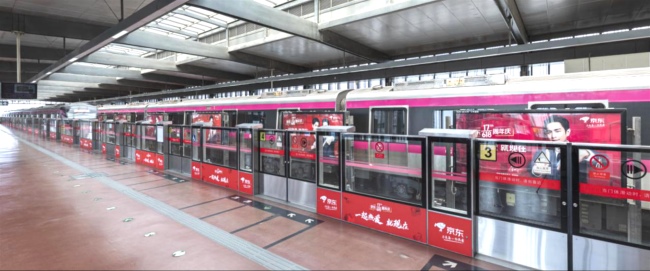 北京地鐵屏蔽門玻璃貼燈箱廣告投放，北京地鐵站臺(tái)廣告價(jià)格