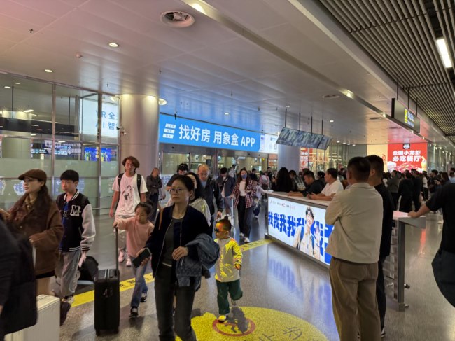 長沙機場T2到達出口橫牌廣告投放，長沙黃花機場廣告價格