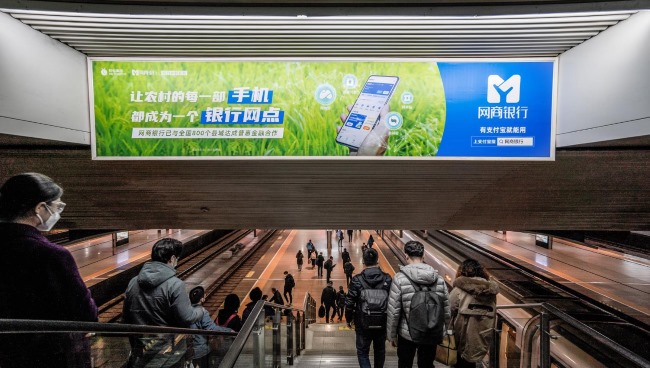 北京南站高鐵站臺(tái)燈箱廣告牌投放，北京南火車站廣告價(jià)格