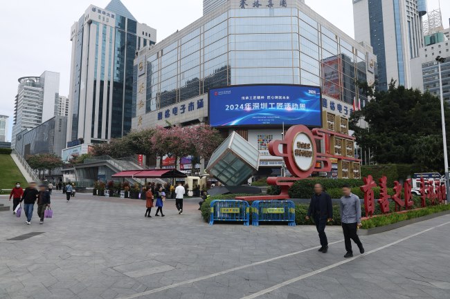 深南大道華強(qiáng)北路口賽格廣場(chǎng)LED廣告，深圳戶外大屏廣告價(jià)格