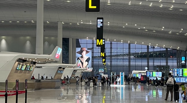 廣州機場出發(fā)大廳LED巨屏廣告投放，廣州白云機場廣告價格