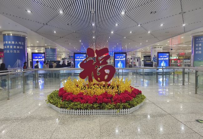 福田高鐵站進站安檢閘機口廣告，深圳福田站大屏廣告價格