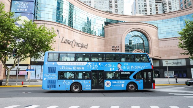 上海雙層觀(guān)光車(chē)身外車(chē)貼巴士廣告投放，上海公交車(chē)廣告價(jià)格