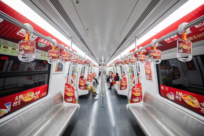 福州2號(hào)線地鐵車廂貼紙內(nèi)包車廣告，福州地鐵列車廣告價(jià)格