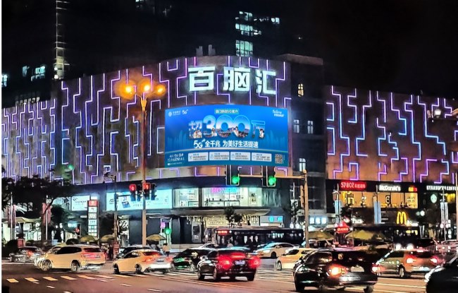 廈門(mén)湖濱南路百腦匯戶外LED廣告投放，廈門(mén)大屏廣告價(jià)格
