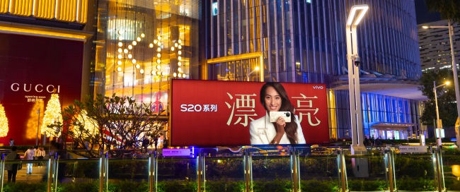 廣州天河花城廣場戶外聯(lián)排燈箱廣告投放，廣州大屏廣告價(jià)格