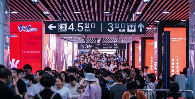 長沙地鐵五一廣場換乘通道墻面廣告，長沙地鐵大屏廣告價格