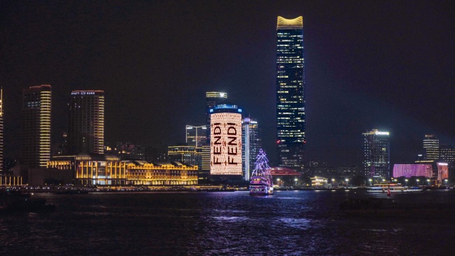 上海外灘國客中心浦江大屏廣告投放，上海燈光秀LED廣告價(jià)格