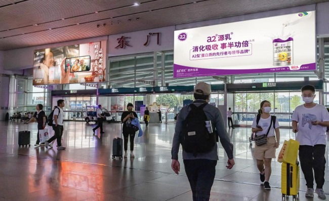 廣州南站出站口上方燈箱廣告投放，廣州南高鐵站大屏廣告價(jià)格