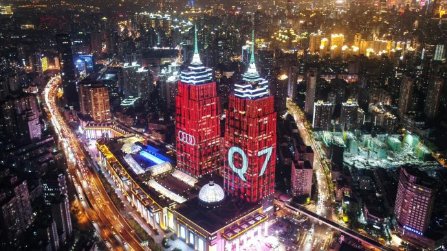上海環(huán)球港雙子塔燈光秀大屏廣告投放，上海燈光秀LED廣告價格