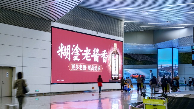 廣州白云機(jī)場(chǎng)到達(dá)出口墻面LED廣告投放，廣州機(jī)場(chǎng)大屏廣告價(jià)格