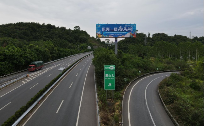 重慶渝涪渝遂高桿立柱廣告投放，重慶渝瀘高速大牌廣告價格