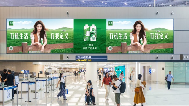 青島膠東機(jī)場(chǎng)出發(fā)大廳最大燈箱廣告投放，青島機(jī)場(chǎng)廣告價(jià)格