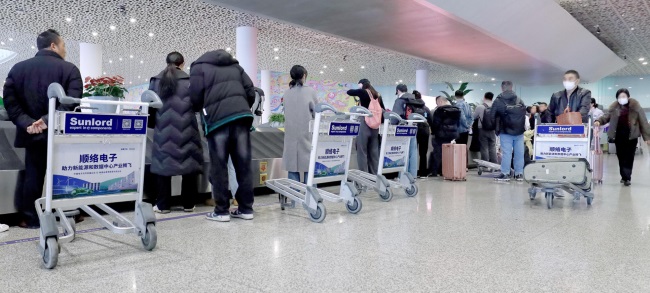 深圳機(jī)場(chǎng)手推車廣告投放，深圳寶安機(jī)場(chǎng)行李推車貼廣告價(jià)格