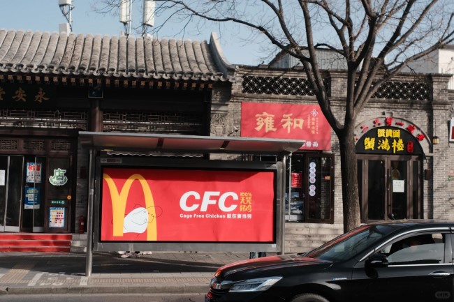 北京公交站臺燈箱廣告投放，北京巴士候車亭廣告價(jià)格