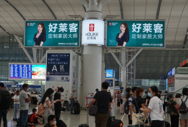 深圳北高鐵站候車大廳高空包柱廣告，深圳北站大屏廣告價(jià)格