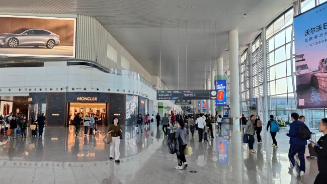 廣州白云機(jī)場(chǎng)T2航站樓有哪些廣告位？第一戶外傳媒代理發(fā)布機(jī)場(chǎng)廣告值得信任嗎？