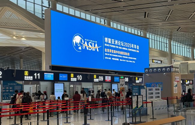 ?？诿捞m機場出發(fā)安檢口上方LED廣告，?？跈C場大屏廣告價格