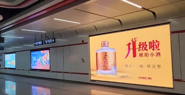 佛山地鐵站廳墻面LED大屏廣告投放，佛山地鐵大屏廣告價(jià)格