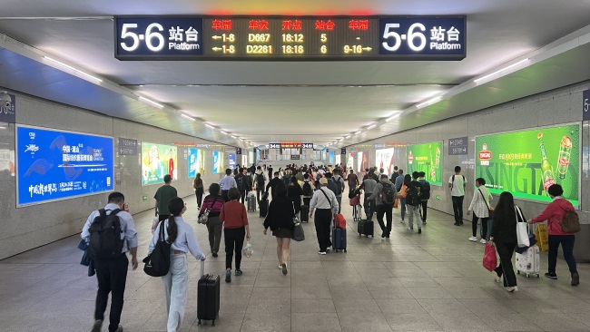 潮汕高鐵站進站通道兩側(cè)墻面燈箱廣告投放，潮汕站廣告價格