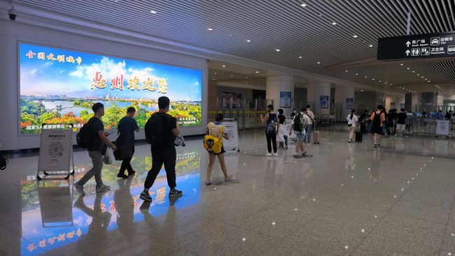 惠州北高鐵站出站墻面燈箱廣告投放，惠州北站大屏廣告價(jià)格