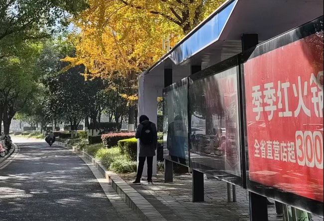 南昌公交站臺燈箱廣告投放，南昌巴士候車亭廣告價格