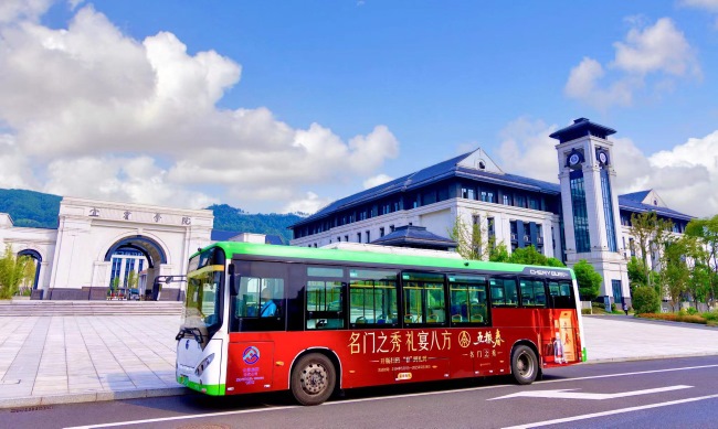 宜賓公交車身三側(cè)外車貼廣告投放，宜賓公交巴士廣告價(jià)格