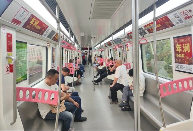 重慶地鐵列車語音冠名價格，重慶地鐵車廂播音導向廣告投放