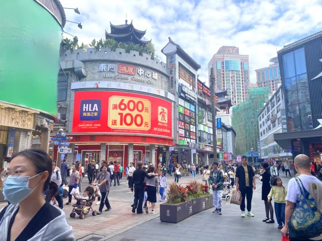 深圳東門(mén)步行街LED廣告價(jià)格，深圳鴻展中心城LED大屏廣告投放