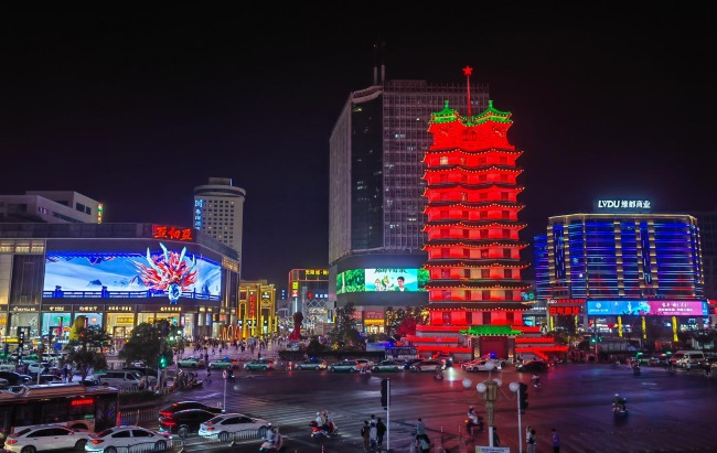 美睫美甲行業(yè)為什么那么火？第一戶外傳媒助推成新寵，戶外哪些渠道更有效？