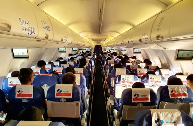 河北航空機(jī)艙電視廣告投放，河北航空飛機(jī)客艙桌板貼廣告價(jià)格