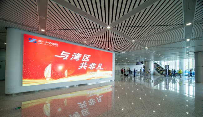 在中美貿(mào)易戰(zhàn)大前提下，中小企業(yè)如何在拓展內(nèi)需中走在行業(yè)前列？如果加強(qiáng)宣傳推廣，選擇線上線下什么媒體更有效果？有沒有深圳第一戶外傳媒合作案例？