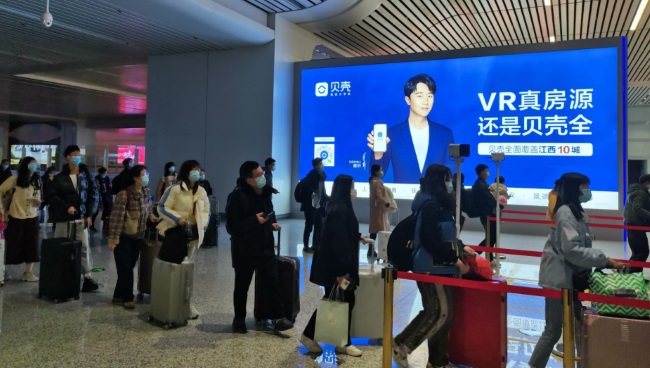 贛州西高鐵出站口燈箱廣告投放，贛州西站到達大屏廣告價格