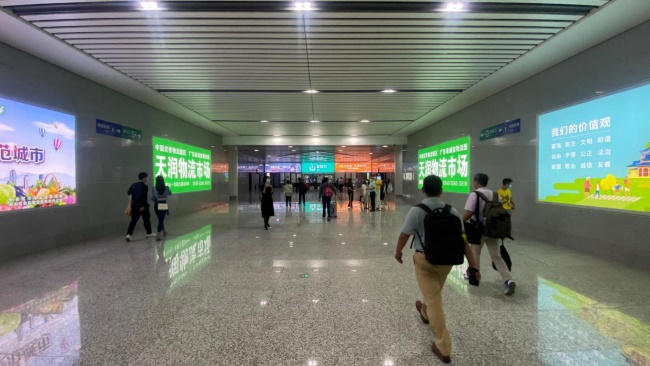 江門站高鐵出站口廣告投放，江門火車站出站通道墻面廣告價格