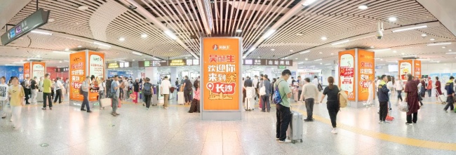 長沙地鐵火車南站閘機(jī)口包柱燈箱廣告投放，長沙地鐵廣告價(jià)格