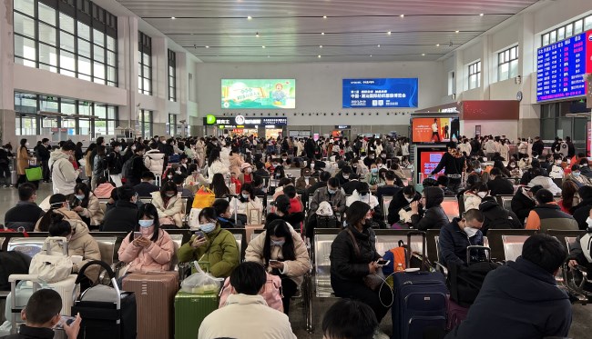普寧站高鐵候車大廳燈箱廣告投放，普寧火車站通道廣告價格